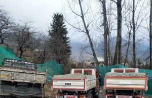 Police seizes 03 vehicles, arrests 3 for violating Govt. orders in Srinagar