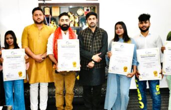 People’s Hut Foundation and Nirbhay Bharat Foundation felicitated Jammu Artists.