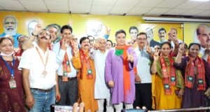 Prominent Kashmiri pandit activists and professionals join BJP