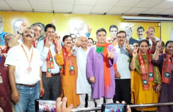 Prominent Kashmiri pandit activists and professionals join BJP