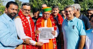 Baru submits memorandum to Union Minister Arjun Ram Meghwal demanding reconstruction of Maharaja historical Gol Mahal by removing illegitimate possession.