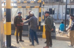 November 30, 2024: *DIG JSK RANGE SHIV KUMAR SHARMA IPS VISITED DIFFERENT RING ROAD LOCATIONS OF JAMMU , SAMBA DISTRICT.* Today on 30.11.2024 The Dy. Inspector General of Police (DIG) of Jammu-Samba-Kathua Range (JSK) Range, Sh. Shiv Kumar Sharma-IPS visited different Ring Road Locations of district Jammu i.e Vijaypur, Sikandarpur kothey,
